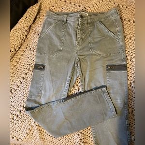 Madewell brand cargo skinny pants. Size 28